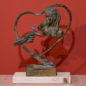 Статуэтка "Роза в подарок" ― Звезда